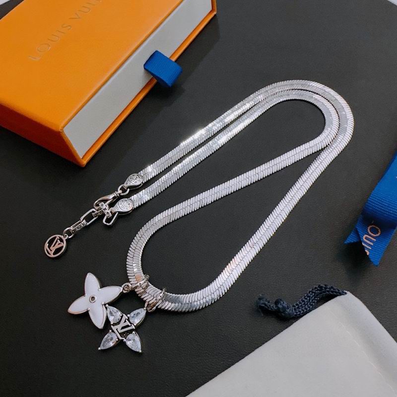 LV Necklace 03lyr609